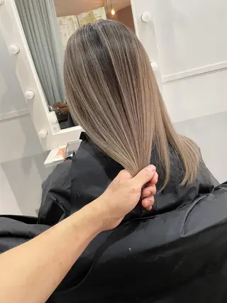 セミロング Lit所属・Lit.豊橋 夏目のヘアスタイル