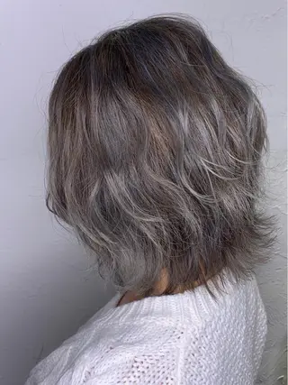 ミディアム カラー 伊藤 優希のヘアスタイル