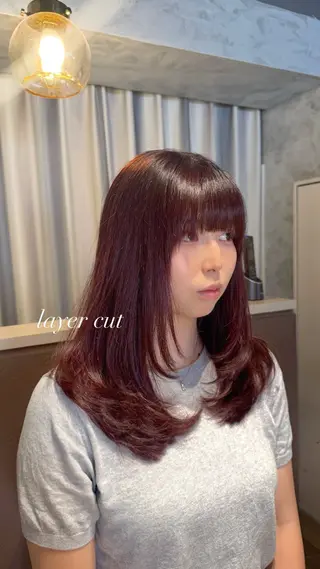 セミロング esse大阪茶屋町店所属・レイヤーカット 新井田陽寿のヘアスタイル
