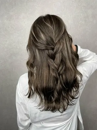 セミロング カラー 井本翔太.髪質改善. ベージュ.グレージュのヘアスタイル