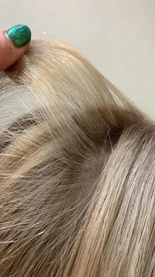 ミディアム 🧨ブリーチー×ボブ レイヤー💎じゅえるのヘアスタイル