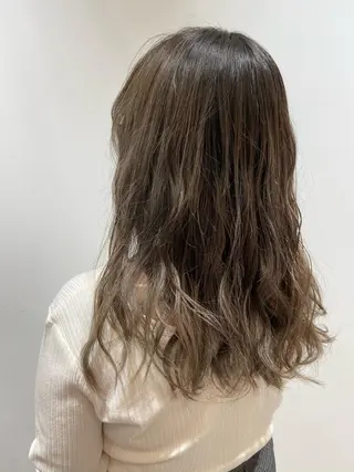 セミロング カラー 🐺ウルフ/レイヤー 似合わせ‎🤍沙羅のヘアスタイル