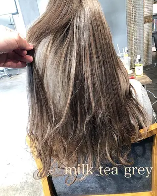 ロング カラー ハイトーン/レイヤー /ケアブリーチ石川治のヘアスタイル