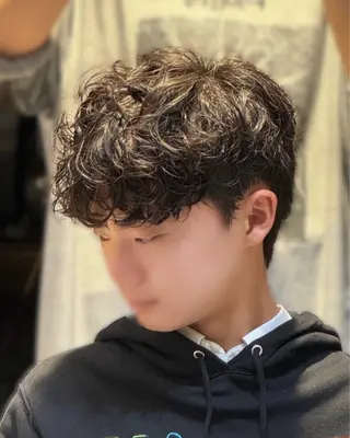 ショート パーマ メンズ YUKI🇰🇷 カルマ／ダウンパーマのヘアスタイル