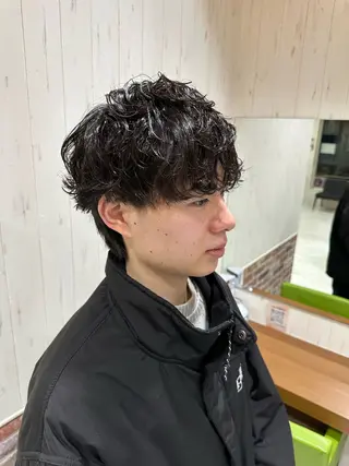 ショート パーマ メンズ 中嶋 紘夢のヘアスタイル
