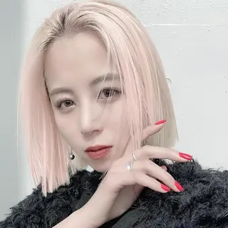 ミディアム カラー 💜ハイトーン💛 マジカルかいちゃんのヘアスタイル