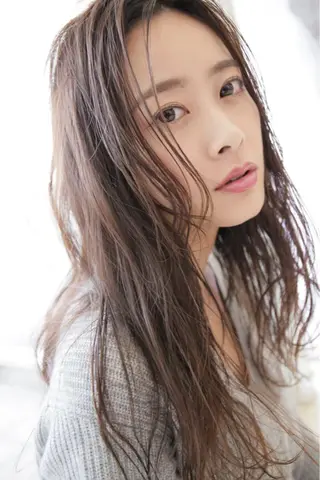 ロング レイヤーカット・ 縮毛矯正 星野のヘアスタイル