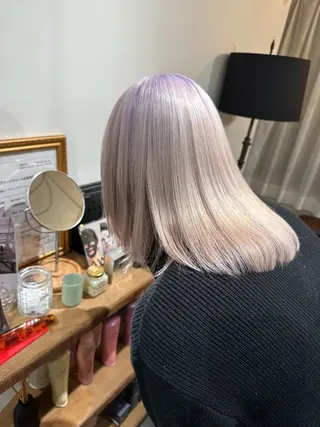 ミディアム カラー 梅田ハイトーン チダ ヒナノのヘアスタイル