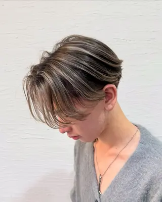 ショート CHROMAN by become所属・RYUKI/ 複雑履歴ハイトーンのヘアスタイル