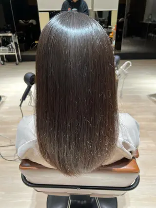 セミロング Qmee所属・Shun 透明感カラ ー/似合わせカットのヘアスタイル