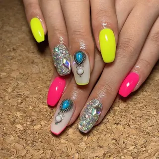 ミディアム 知花 梨花のネイルデザイン