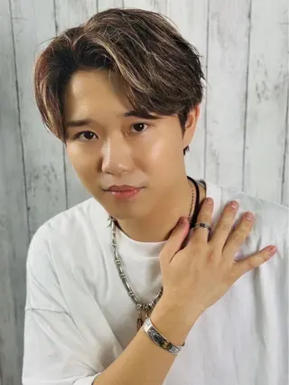 ミディアム 甲斐 心のヘアスタイル