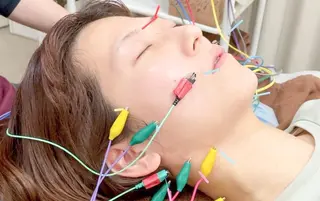 【美容鍼・小顔鍼】 鍼灸師　森原拓磨のエステ・リラクイメージ