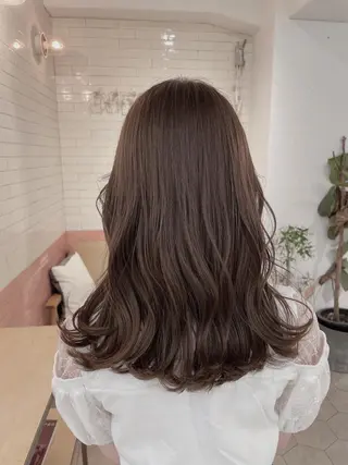 ミディアム カラー レイヤーカット 透明感カラーのヘアスタイル