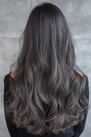 ロング YOCCHI ヘアデザイナーのヘアスタイル