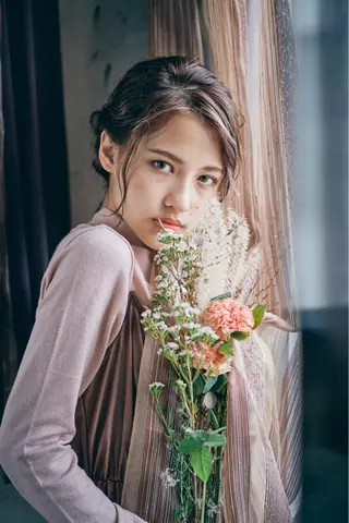 ミディアム カラー ヘアアレンジ 仲間 菜々世のヘアスタイル