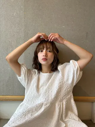 ミディアム カラー 艶髪ブリーチ/レイヤ ー/竹本幸希のヘアスタイル