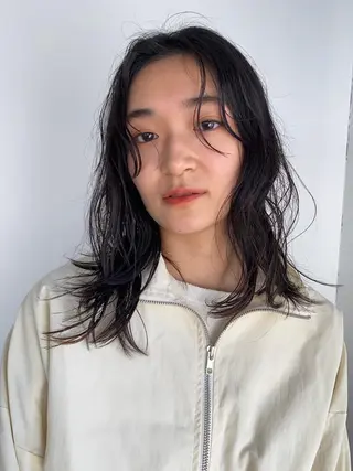 ミディアム カラー パーマ CEINE OURのヘアスタイル