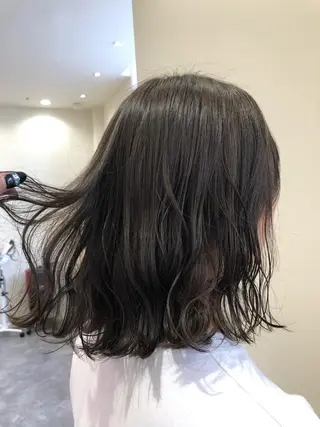 ミディアム カラー Amour なぐらのヘアスタイル