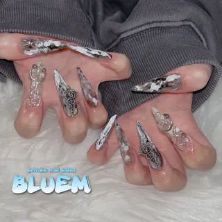 ネイル BLUEM なな🐶のネイルデザイン