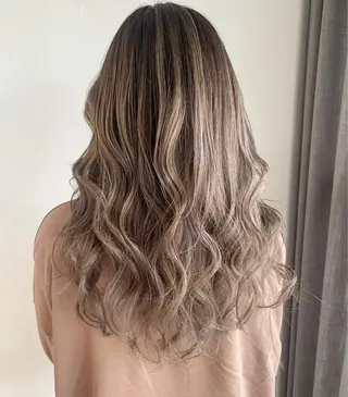 ミディアム カラー ✨艶ブリーチカラー ✨四ノ宮裕己のヘアスタイル