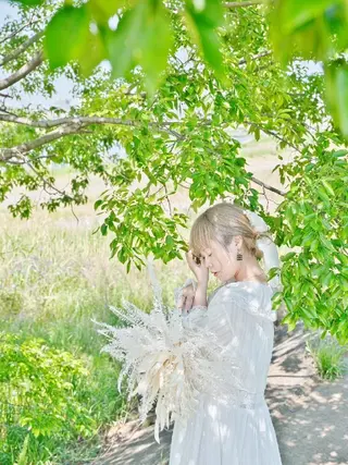 ミディアム カラー Armoire所属・安藤悠里/ハイトーン /デザインカラーのヘアスタイル