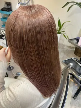 ミディアム W所属・小林 朋花のヘアスタイル