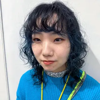 ミディアム カラー デザインカラー/パー マ🦖外岡咲希🦖のヘアスタイル