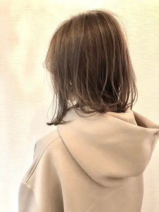 ミディアム カラー 平川 友希子のヘアスタイル