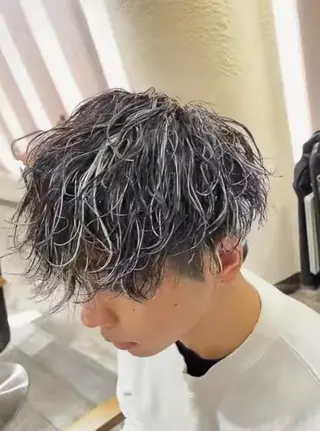 ショート カラー メンズ ブリーチなしWカラー /酸性ストレート河本のヘアスタイル