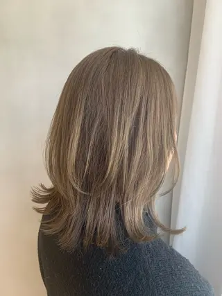 セミロング カラー 幡野 葵のヘアスタイル