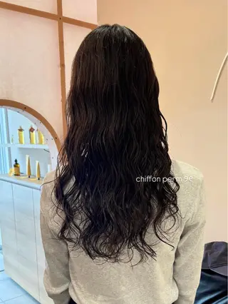 ロング パーマ 谷川 優奈のヘアスタイル