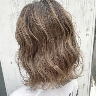 ショート カラー ☘️ブリーチ/ハイト ーン/レイヤー/のヘアスタイル