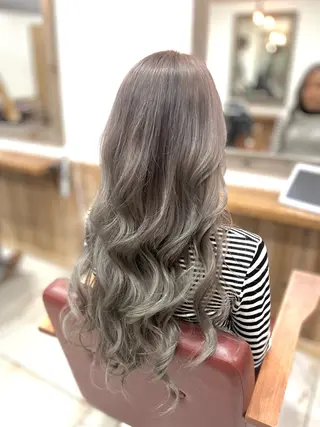 ロング カラー Kana .のヘアスタイル