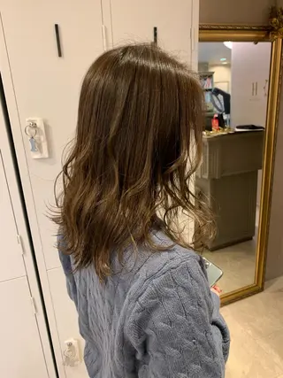 セミロング カラー 佐藤 永夏のヘアスタイル