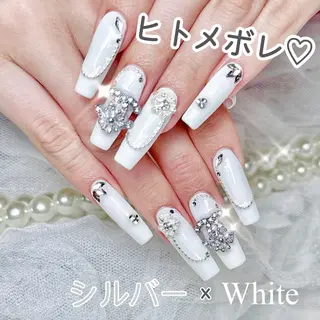 ネイル Queening 🦋のネイルデザイン