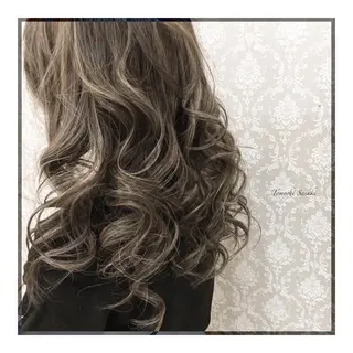 カラー ササキ トモシのヘアスタイル