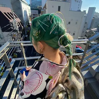 セミロング ヘアアレンジ Yahiko ハイトーンのヘアスタイル