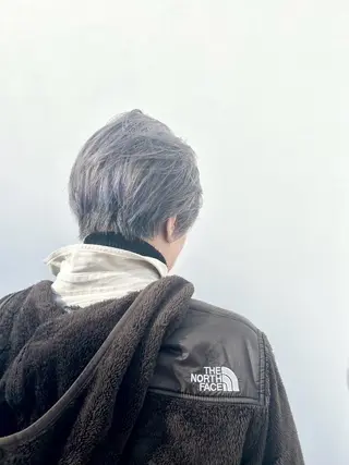 ショート カラー 黒岩 梨沙のヘアスタイル