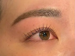 マツエク・マツパ TotalBeautysalonCURE所属・CURE 朱梨のネイルデザイン