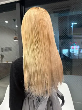 セミロング ブリーチ毛に縮毛矯正 ✨カラー✨山田 正幸のヘアスタイル