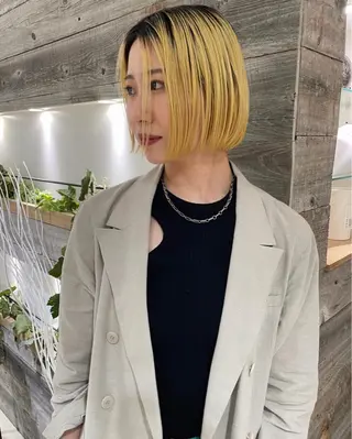 ショート カラー Loom.所属・村上雅人 ナチュラルモードのヘアスタイル