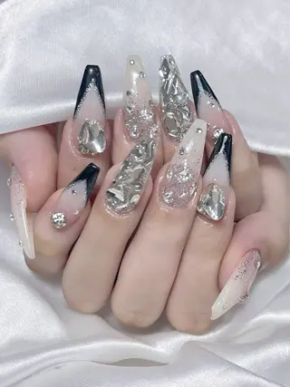 ネイル LEELA NAIL STUDIO所属・LEELA NAIL STUDIOのネイルデザイン