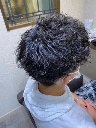 パーマ メンズ みつけ／メンズカット メンズパーマ🦔のヘアスタイル