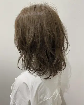 ミディアム カラー 石田 優菜のヘアスタイル