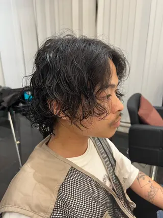ミディアム メンズパーマ 岩成健志郎のヘアスタイル