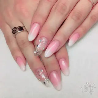 ネイル THECOLORS所属・近貞 莉奈のネイルデザイン