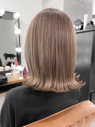 セミロング カラー ヘアアレンジ 🧸ミルクティー🧸 kousei🧸のヘアスタイル