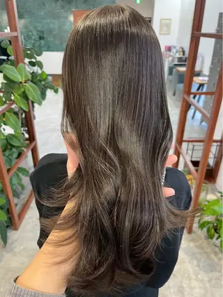 ロング カラー ✨️赤み消しカラー/ ミルクティーベージュのヘアスタイル