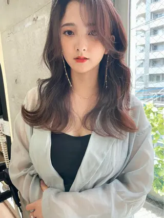 ロング レイヤーカット、 大人可愛い　中村美羅のヘアスタイル